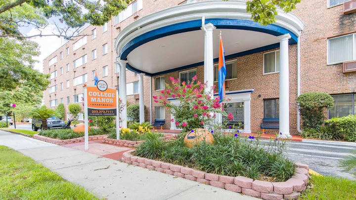 College Manor Featured Image